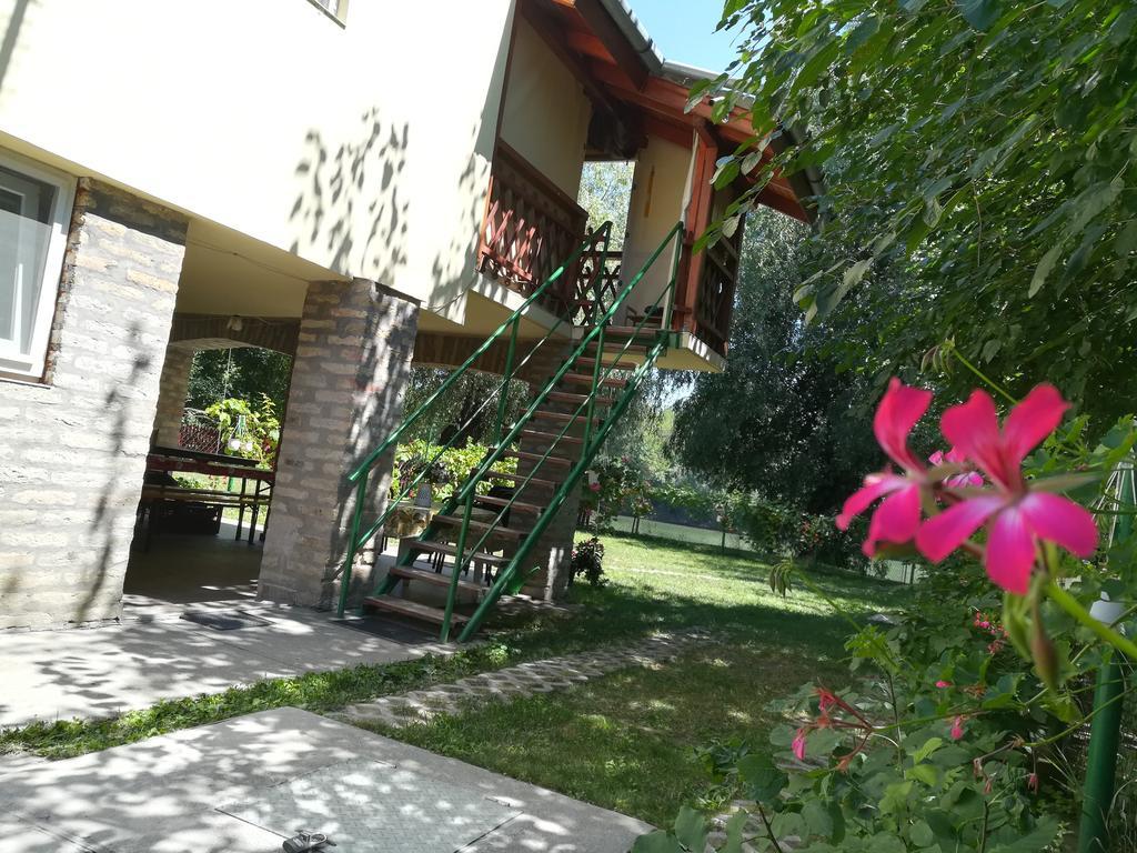 Tiszavirág Vendégház Szeged Exterior foto